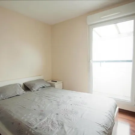 Daire 2-bed Near Disneyland *